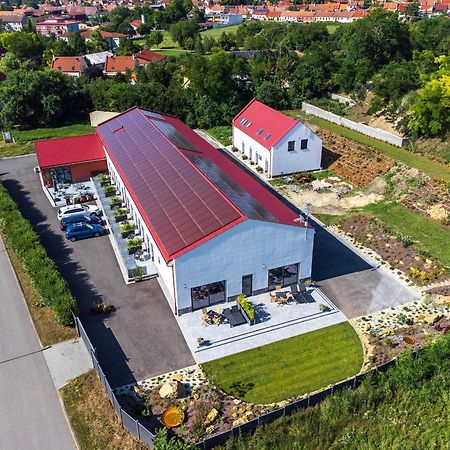 Veltlin Bed & Wine Hotel Valtice Exterior photo