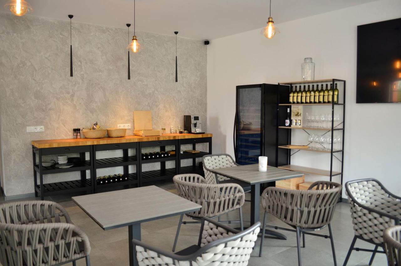 Veltlin Bed & Wine Hotel Valtice Exterior photo