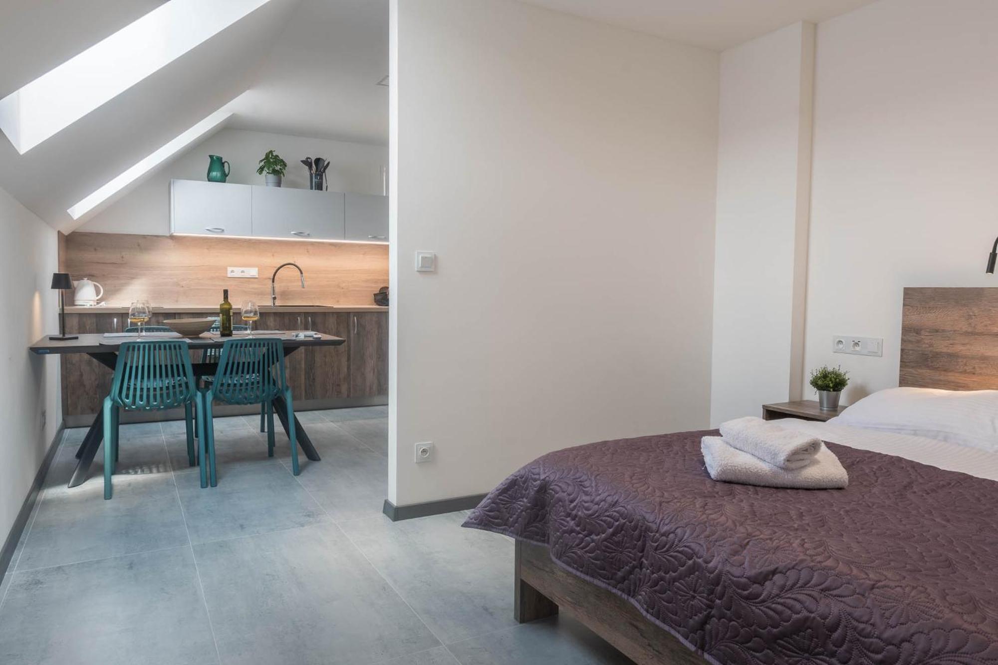 Veltlin Bed & Wine Hotel Valtice Exterior photo